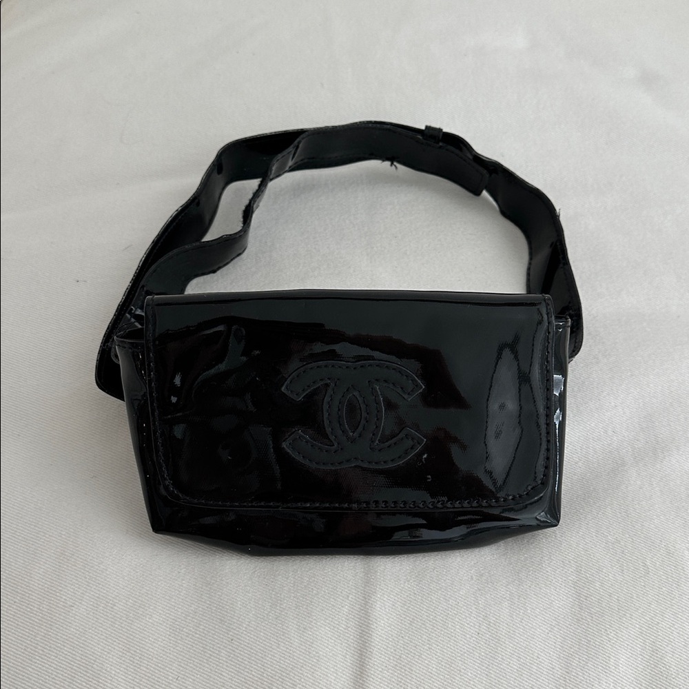 Chanel Black Patent Leather Enamel Logo Waist Pouch - Picture 2 of 8